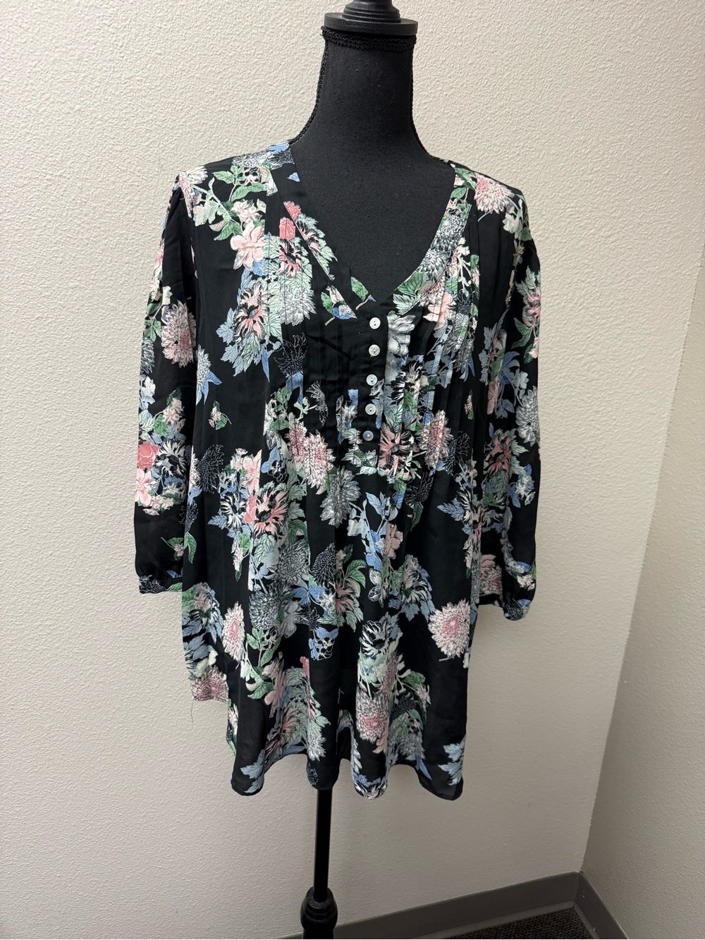 Rose Olive 1X Black Floral Pintuck Henley Tunic Blouse Boho Romantic Cottagecore